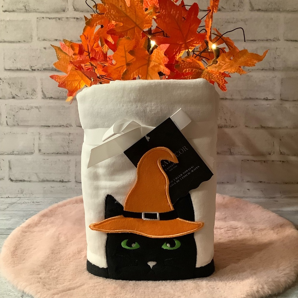 KASSADECOR Set Of 2 Witch Cat Hand Towels